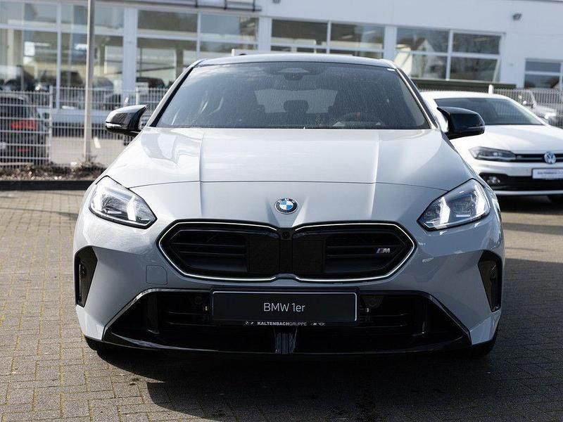 Neu BMW M135 Performance 300 PS (220 kW) 2026 Grau Kleinwagen