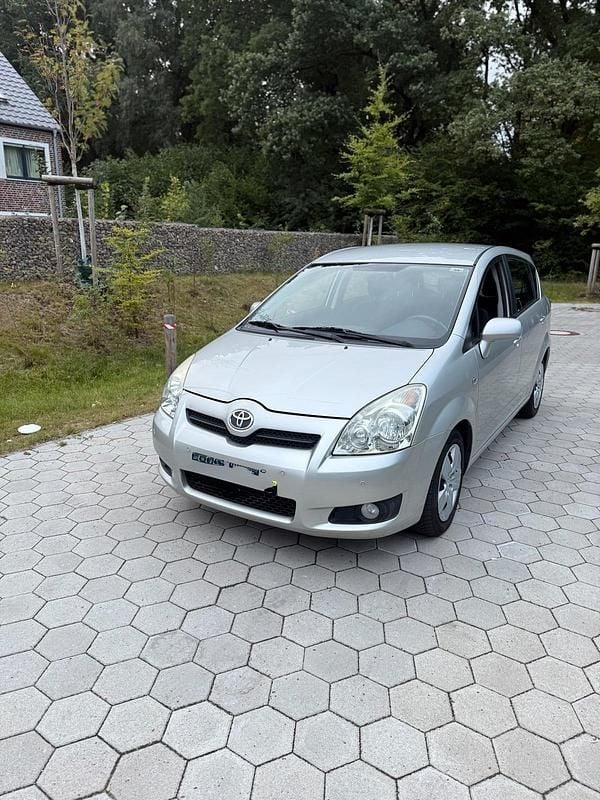 Silber Gebraucht 2008 Toyota Verso Van / Kleinbus | 4.300 € (Guter Preis) - Bild 1/4