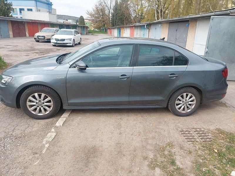 Używany VW Jetta Highline 170 KM (125 kW) 2013 Szary Sedan/Limuzyna
