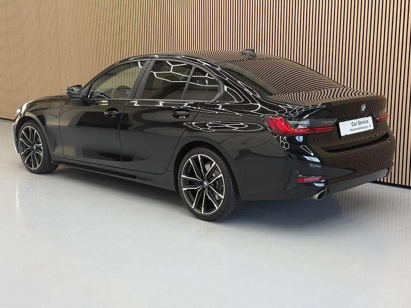Gebraucht BMW 330 Advantage 286 PS (210 kW) 2022 Schwarz Limousine
