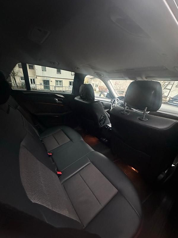 Gebraucht Mercedes E220 AMG 170 PS (125 kW) 2013 Schwarz Kombi