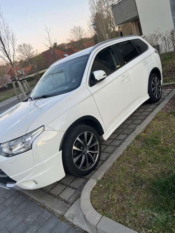 Gebraucht 2014 Mitsubishi Outlander Diamant Edition SUV | 10.499 € (Fairer Preis) - Bild 1/4