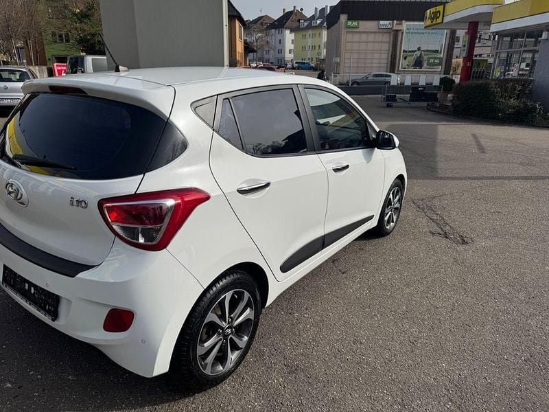 Gebraucht Hyundai i10 Style 87 PS (63 kW) 2016 Weiß Kleinwagen