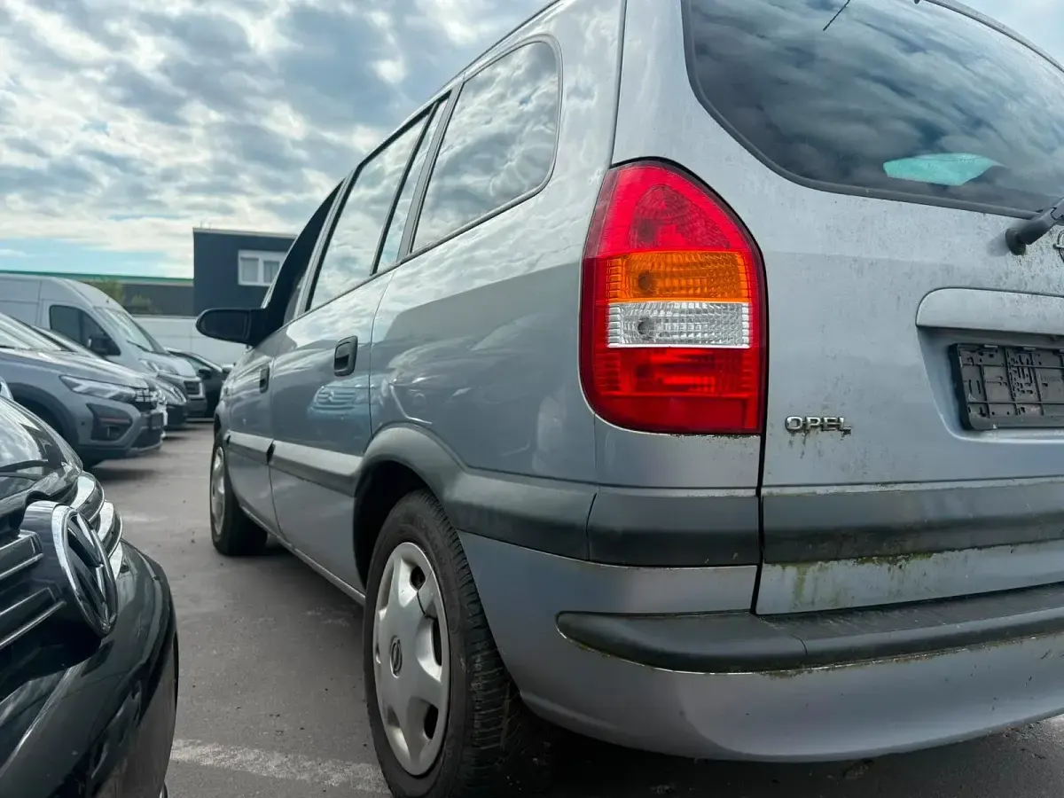 Gebraucht Opel Zafira 101 PS (74 kW) 2000 Silber Van / Kleinbus