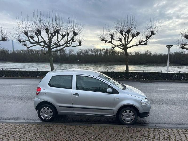 Gebraucht VW Fox 54 PS (39 kW) 2005 Silber Kleinwagen