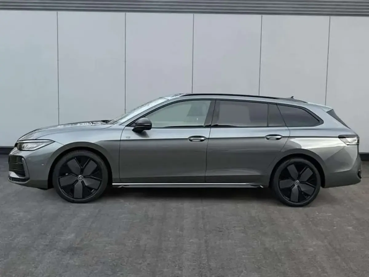 Neu VW Passat R-line 193 PS (141 kW) 2026 Diabasgrau metallic/grau Kombi