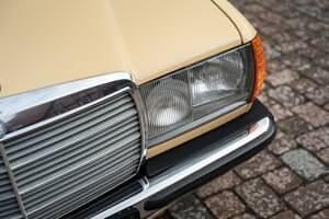 Gebraucht Mercedes 200 109 PS (80 kW) 1982 Gelb Kombi