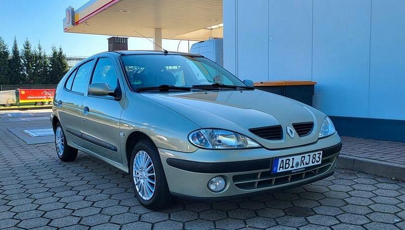 Gebraucht Renault Mégane 95 PS (69 kW) 2001 Silber Limousine