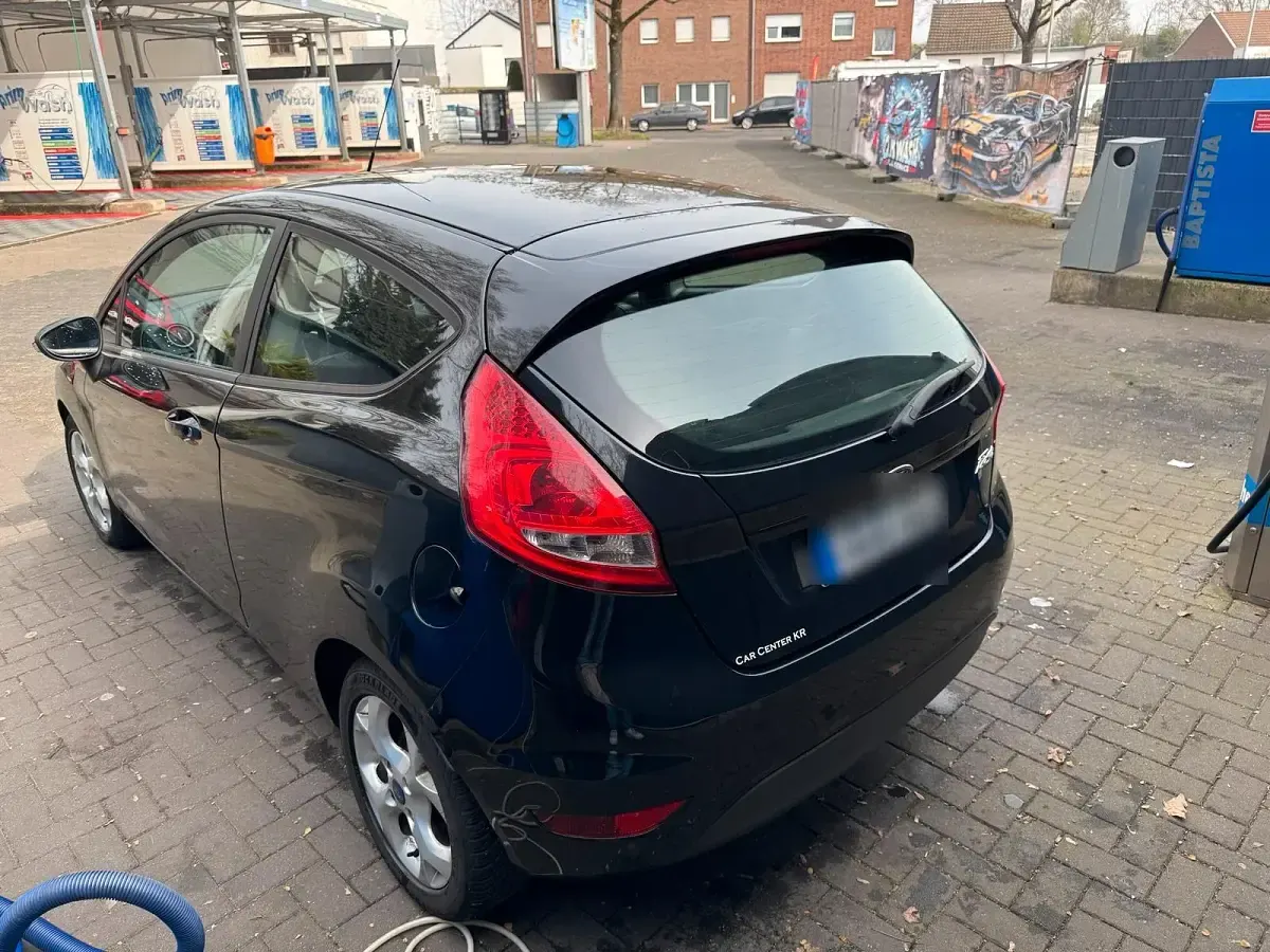 Gebraucht Ford Fiesta 71 PS (52 kW) 2012 Schwarz Kleinwagen