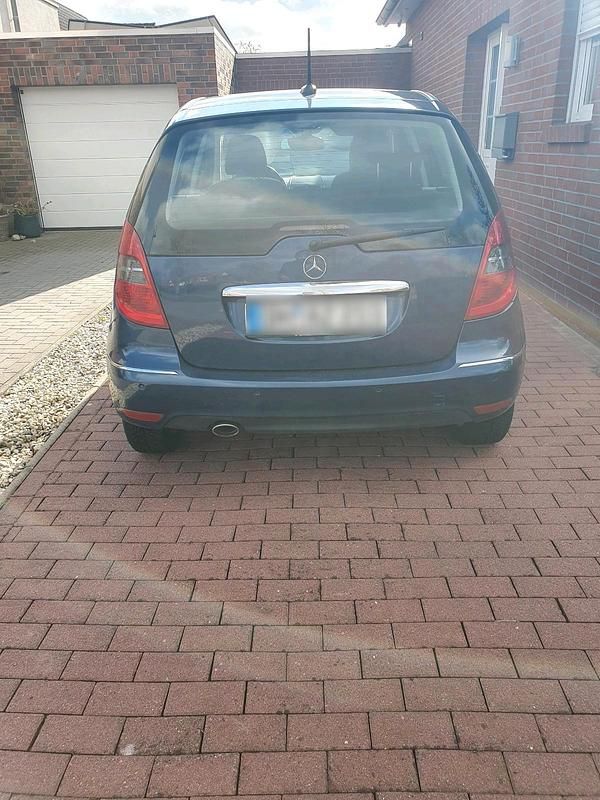 Gebraucht Mercedes A180 109 PS (80 kW) 2010 Blau Kleinwagen