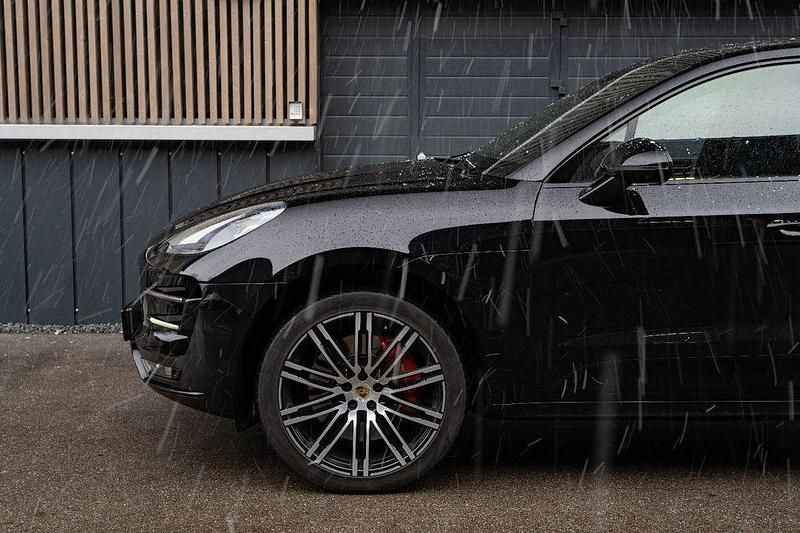 Gebraucht Porsche Macan Turbo Performance Package 441 PS (324 kW) 2017 Tiefschwarz SUV