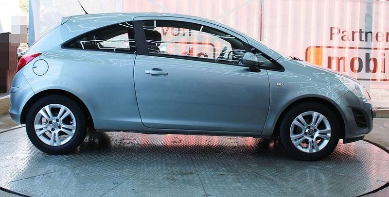 Gebraucht Opel Corsa 86 PS (63 kW) 2012 Silber Kleinwagen