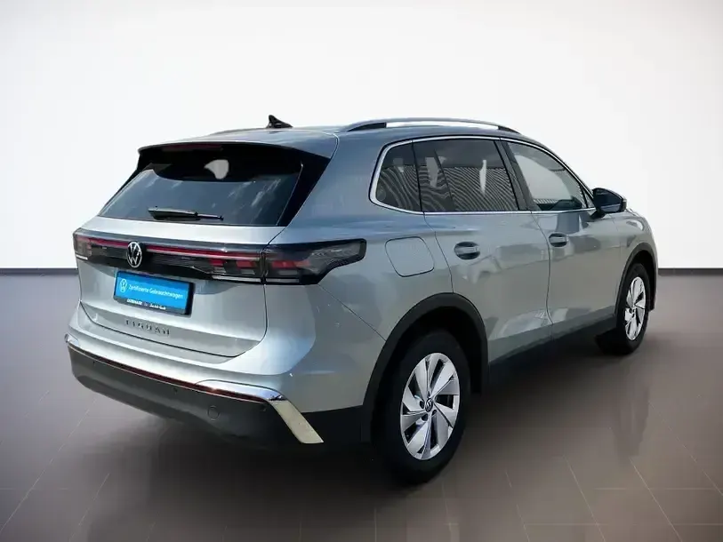 Gebraucht VW Tiguan Elegance 150 PS (110 kW) 2025 Oyster silver SUV