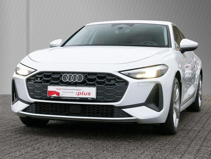 Second-hand Audi A5 Business 204 CP (150 kW) 2025 Alb Berlinǎ