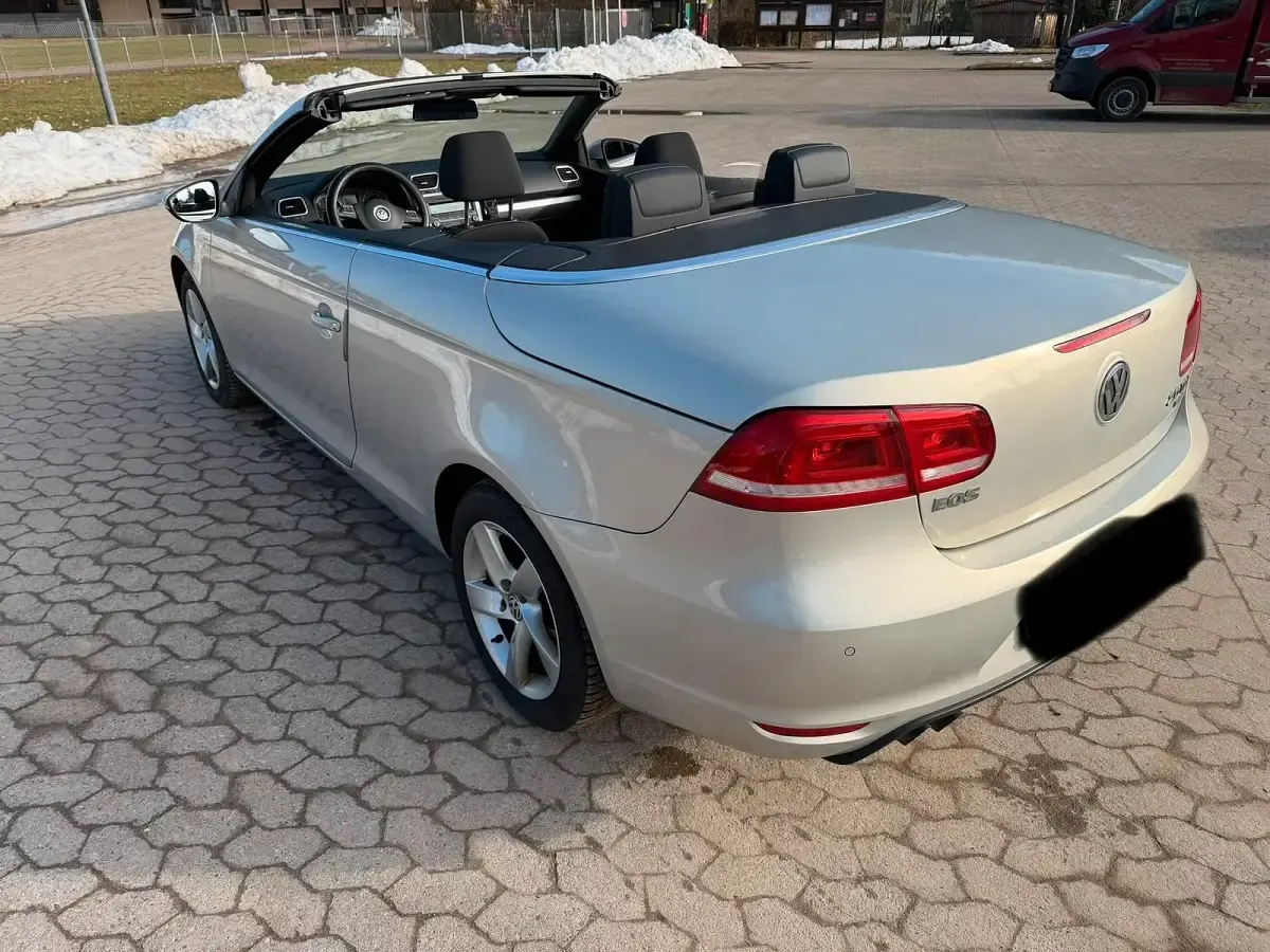 Używany VW Eos 140 KM (102 kW) 2011 Srebrny Kabriolet
