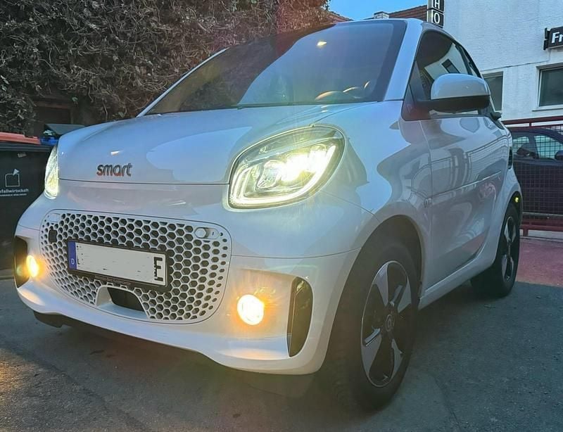 Weiß Gebraucht 2022 Smart ForTwo Coupé Kleinwagen | 12.999 € (Fairer Preis) - Bild 1/4