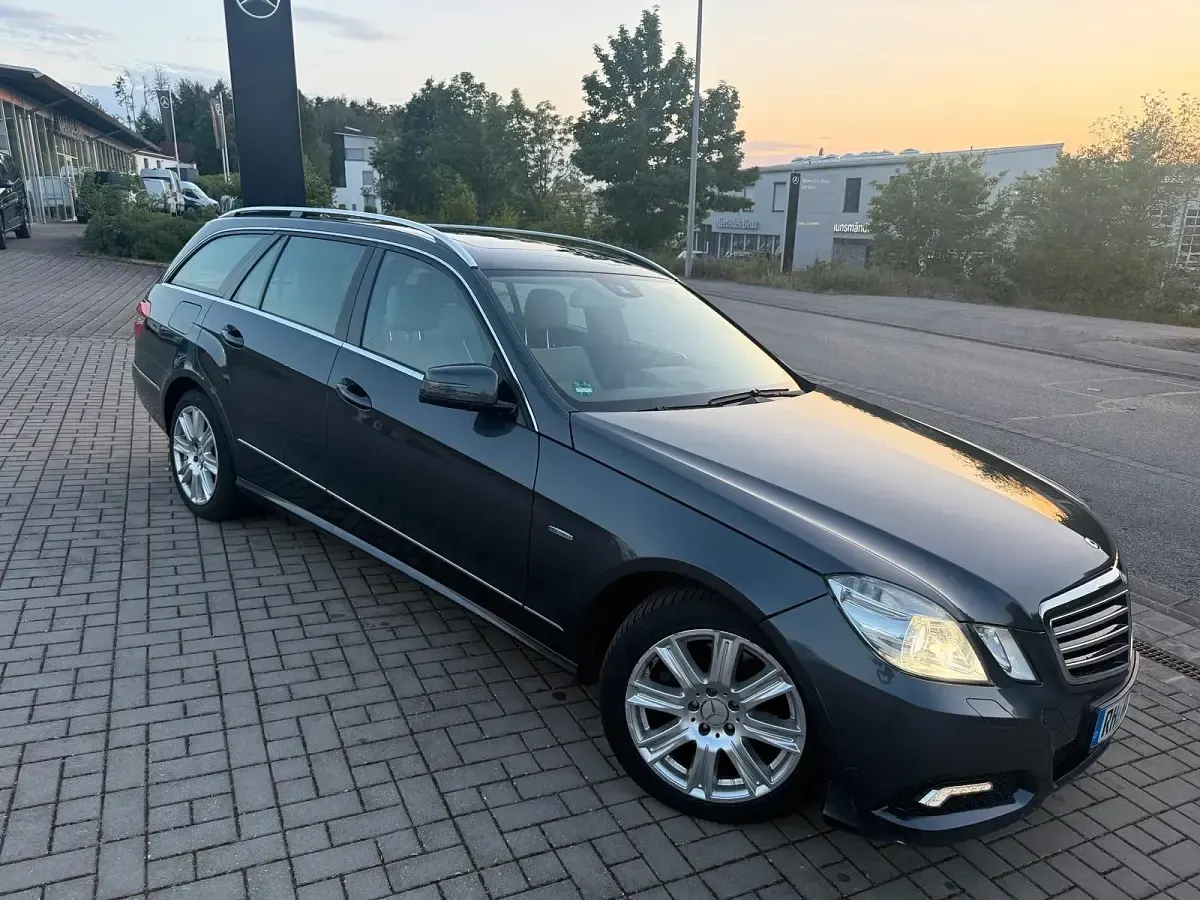 Gebraucht Mercedes E350 252 PS (185 kW) 2010 Grau Kombi