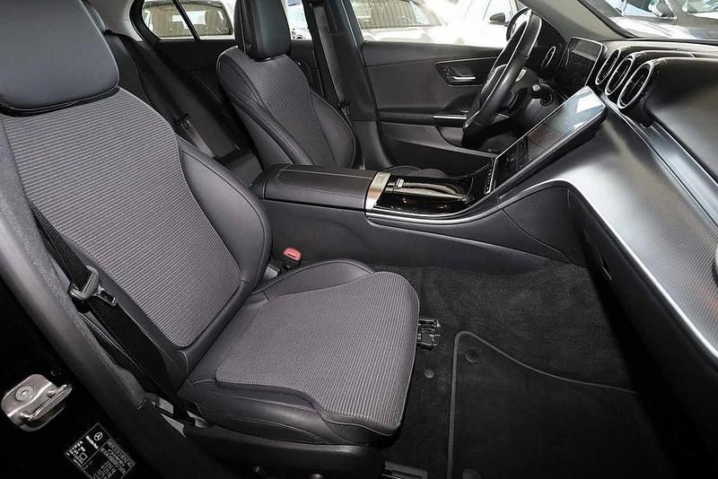 Gebraucht Mercedes C180 170 PS (125 kW) 2024 Metalliclack obsidianschwarz Limousine