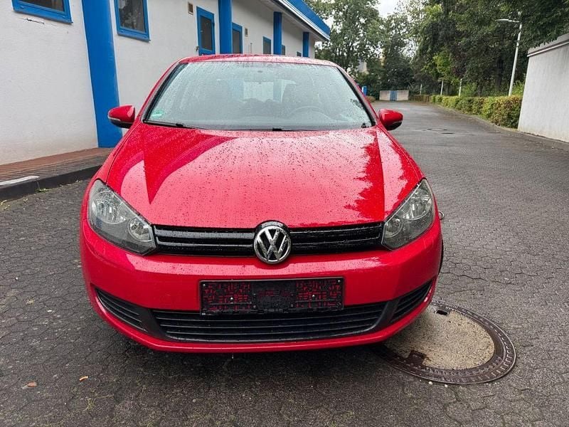 Rot Gebraucht 2009 VW Golf VI Trendline Limousine | 5.690 € (Fairer Preis) - Bild 1/4