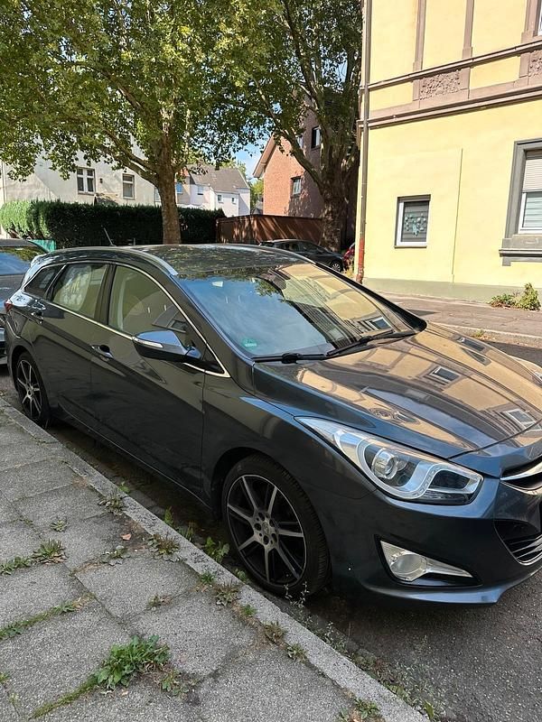 Gelb Gebraucht 2014 Hyundai i40 Kombi | 5.500 € - Bild 1/4