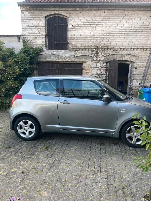 Grau Gebraucht 2006 Suzuki Swift Kleinwagen | 1.000 € (Guter Preis) - Bild 1/4