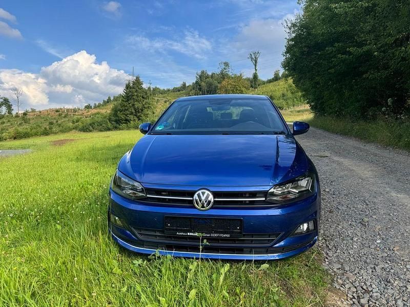 Blau Gebraucht 2018 VW Polo Highline Limousine | 14.990 € (Guter Preis) - Bild 1/4
