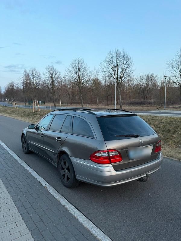 Gebraucht Mercedes E220 Avantgarde 170 PS (125 kW) 2007 Grau Kombi