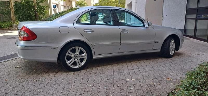 Gebraucht Mercedes E200 184 PS (135 kW) 2007 Silber Limousine
