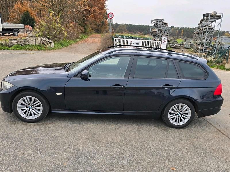 Gebraucht BMW 318 Exclusive 143 PS (105 kW) 2010 Blau Kombi