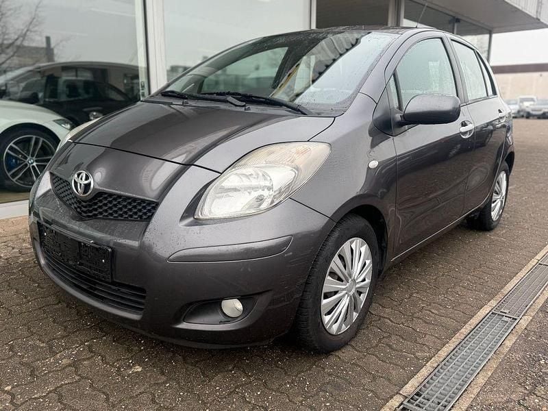 Gebraucht Toyota Yaris Life 101 PS (74 kW) 2011 Grau Limousine