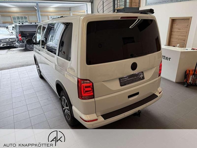 Second-hand VW Multivan Trendline 150 CP (110 kW) 2016 Alb Monovolum