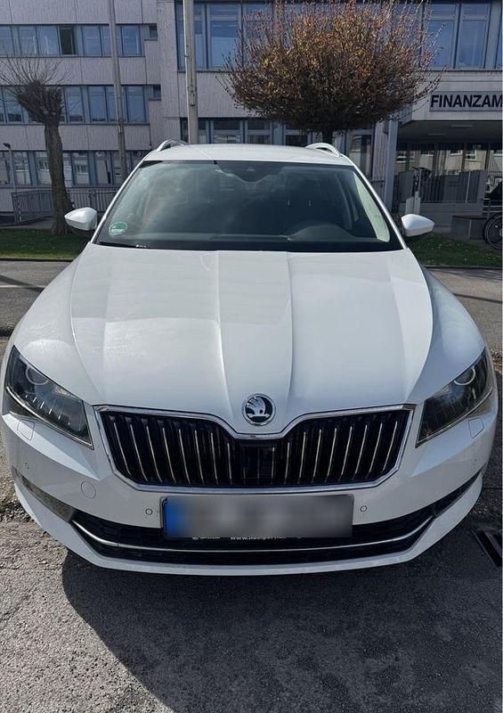 Gebraucht Skoda Superb Style 180 PS (132 kW) 2018 Weiß Kombi