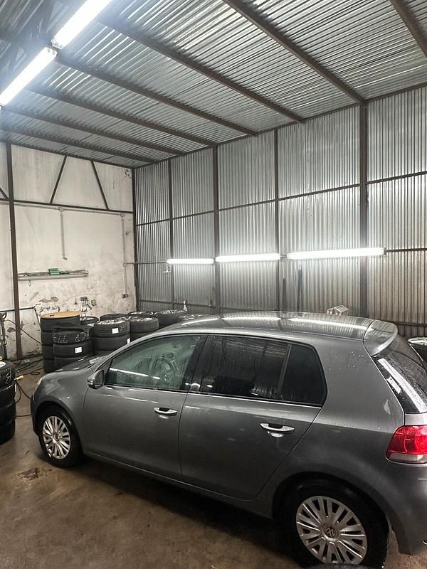 Grau Gebraucht 2010 VW Golf Kombi | 6.000 € (Teuer) - Bild 1/4