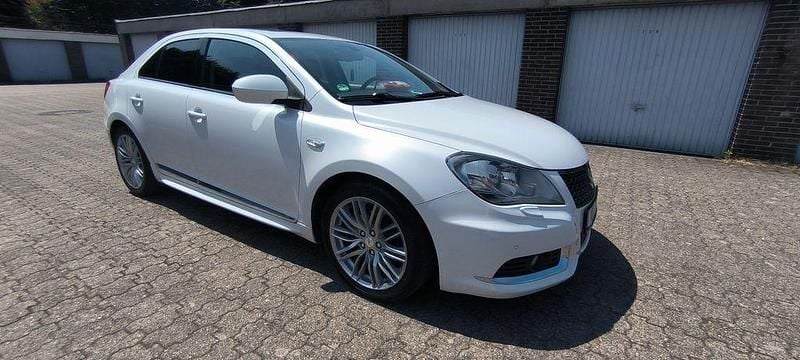 Weiß Gebraucht 2011 Suzuki Kizashi Sport Limousine | 9.000 € (Guter Preis) - Bild 1/4