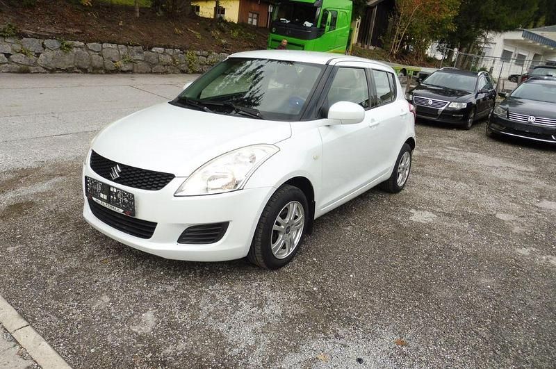 Weiß Gebraucht 2012 Suzuki Swift Limousine | 3.499 € (Superpreis) - Bild 1/4