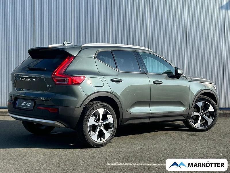 Neu Volvo XC40 Core 163 PS (119 kW) 2025 Forest lake SUV