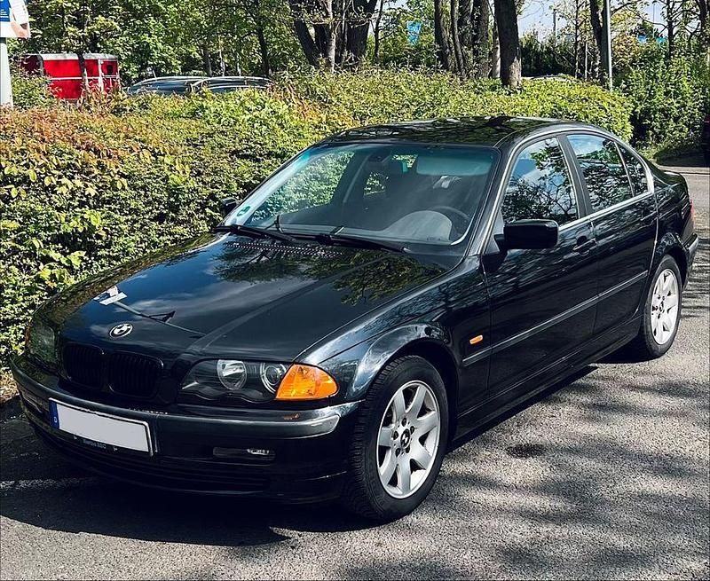 Usado BMW 323 170 HP (125 kW) 2000 Preto Sedan