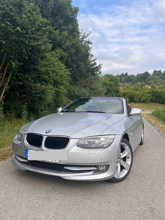 Grau Gebraucht 2010 BMW 320 Cabriolet Cabrio | 10.500 € (Guter Preis) - Bild 1/4
