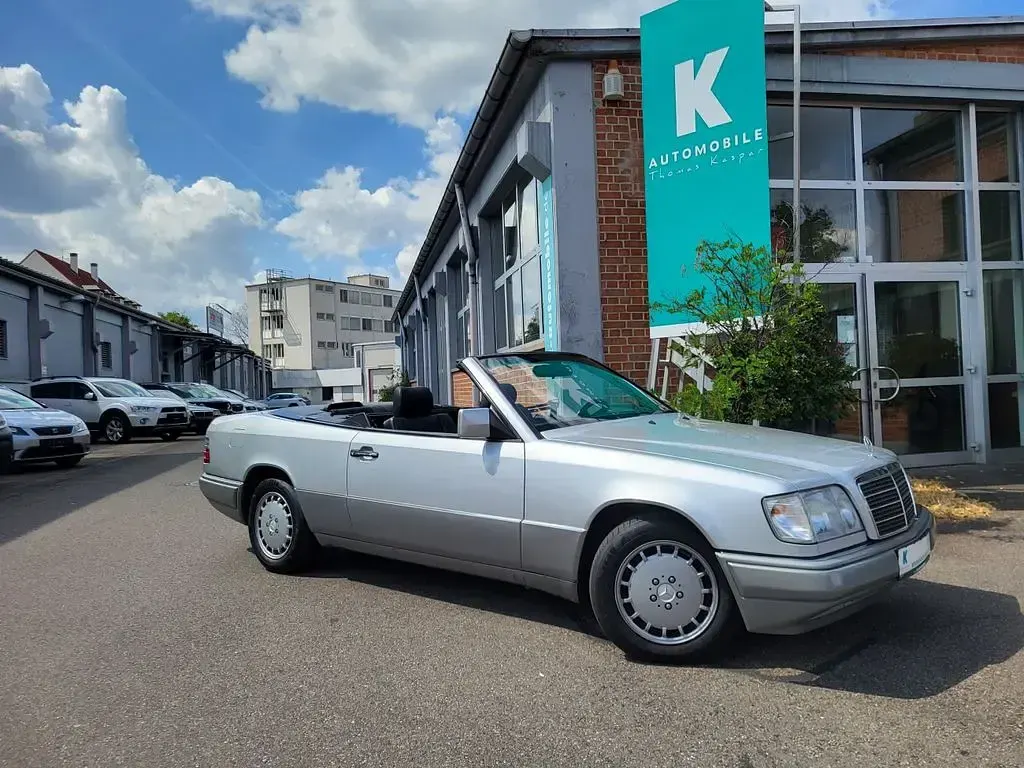 Gebraucht Mercedes E320 220 PS (161 kW) 1993 Silber Cabrio