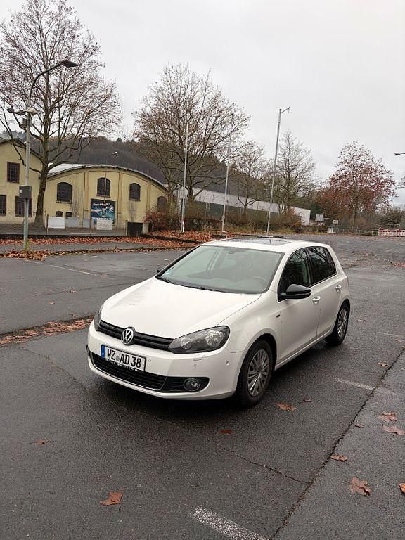 Weiß Gebraucht 2012 VW Golf VII Match Limousine | 5.700 € (Guter Preis) - Bild 1/4