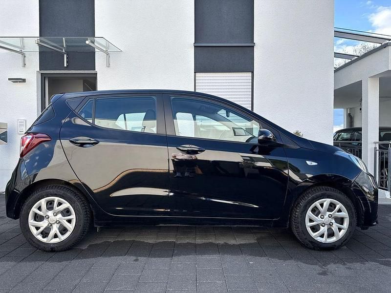 Schwarz Gebraucht 2017 Hyundai i10 Kleinwagen | 10.999 € (Fairer Preis) - Bild 1/4