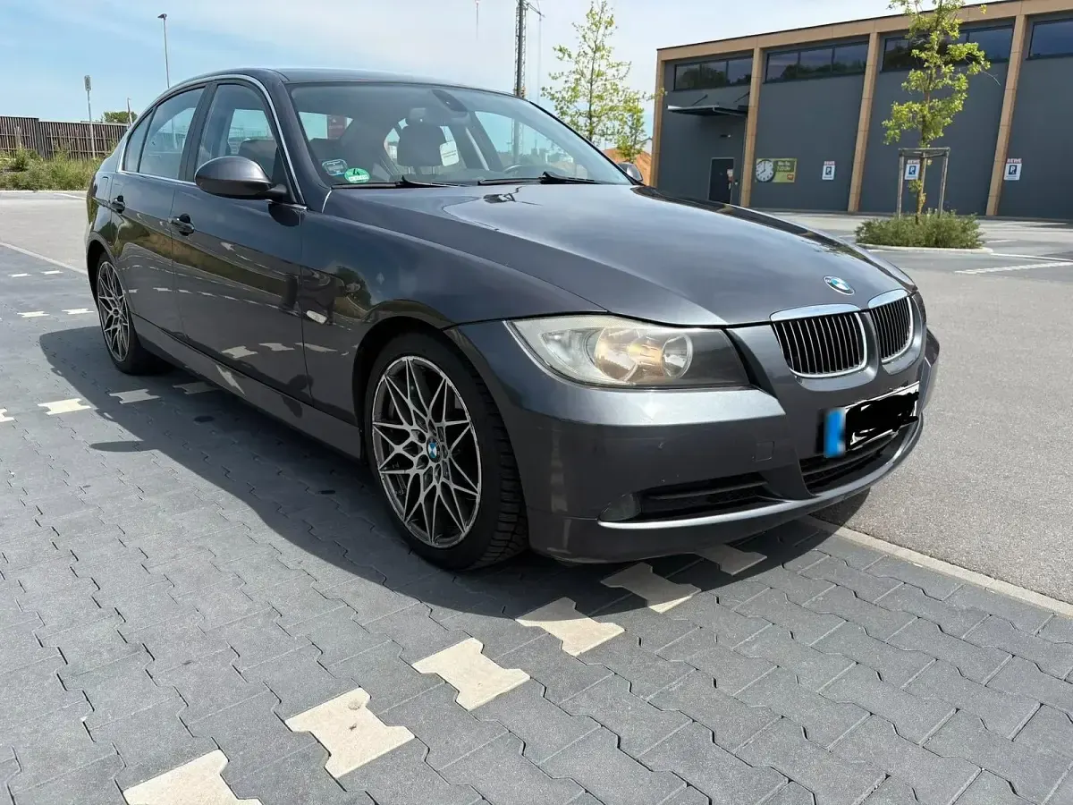 Gebraucht BMW 325 218 PS (160 kW) 2008 Grau Limousine