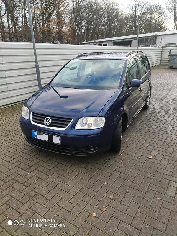 Blau Gebraucht 2004 VW Touran Van / Kleinbus | 1.750 € (Fairer Preis) - Bild 1/4