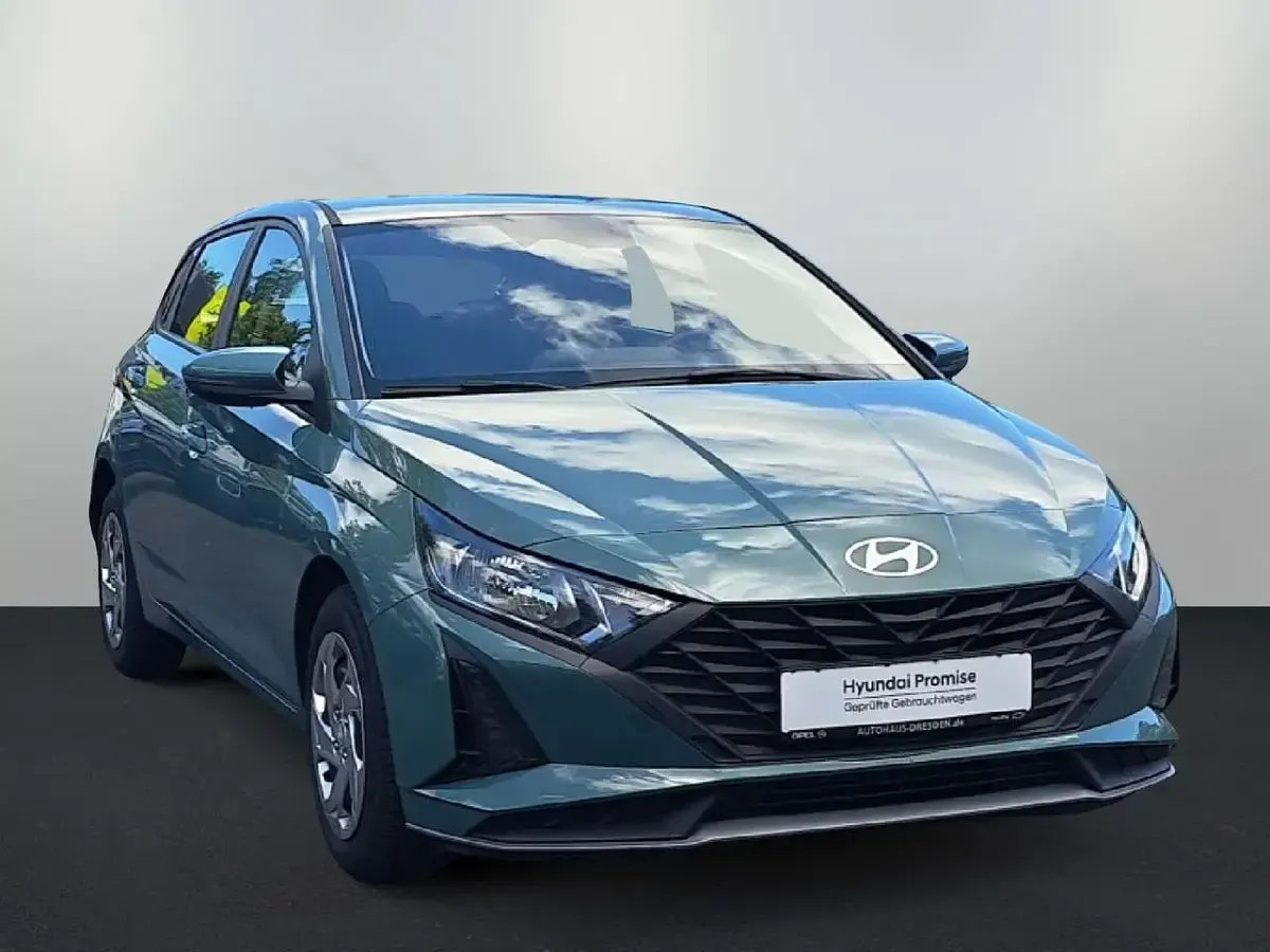 Gebraucht Hyundai i20 Select 79 PS (58 kW) 2025 Mangrove green / mic Kleinwagen