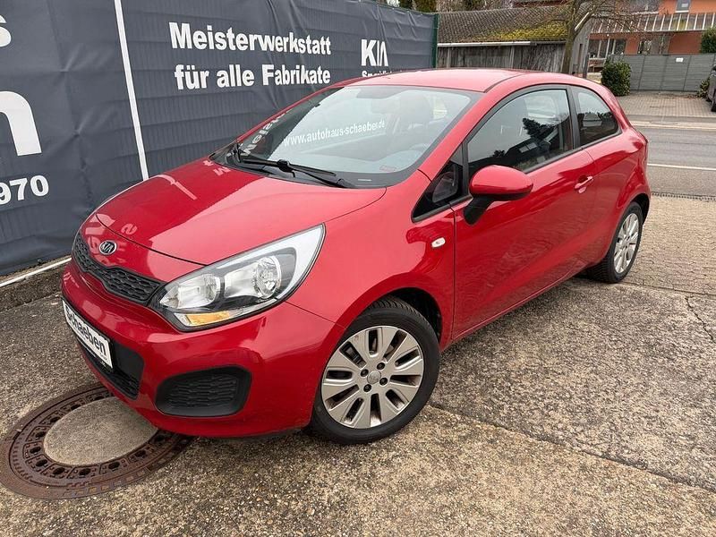 Gebraucht Kia Rio Edition 7 86 PS (63 kW) 2012 Rot Limousine