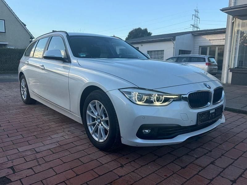 Weiß Gebraucht 2018 BMW 318 Sport Line Kombi | 9.700 € (Guter Preis) - Bild 1/4