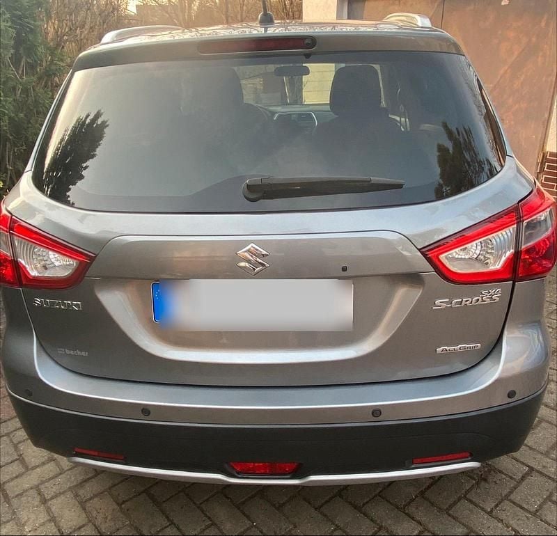 Gebraucht Suzuki SX4 120 PS (88 kW) 2015 Grau SUV