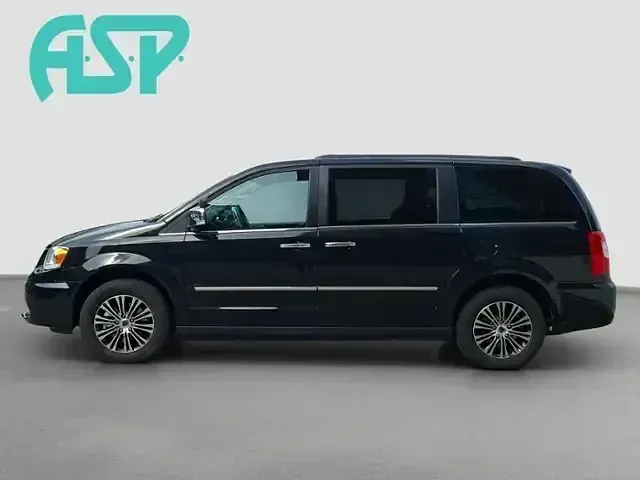 Używany Chrysler Voyager 177 KM (130 kW) 2016 Czarny Minivan