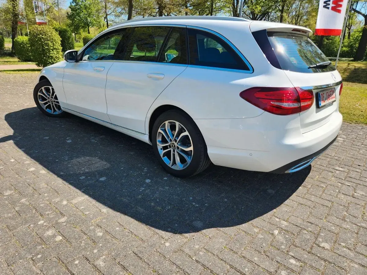 Gebraucht Mercedes C220 Avantgarde 170 PS (125 kW) 2017 Weiß Kombi