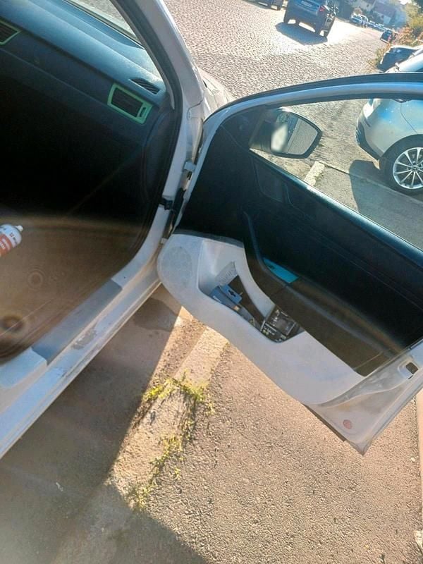 Second-hand Skoda Rapid 75 CP (55 kW) 2014 Alb Hatchback